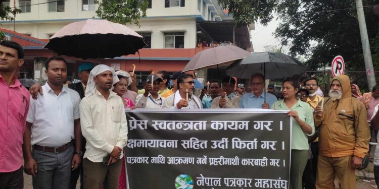 सप्तरी पत्रकार आन्दोलनको चौथौ दिन : मैनबत्ती जुलुस प्रदर्शन 