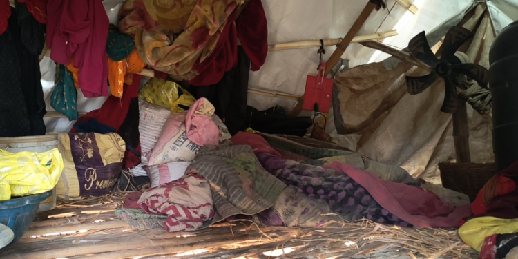 एक दशकदेखि वृद्धि दम्पतीको त्रिपालमुनि बसोबास